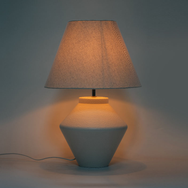 چراغ میز هندسی